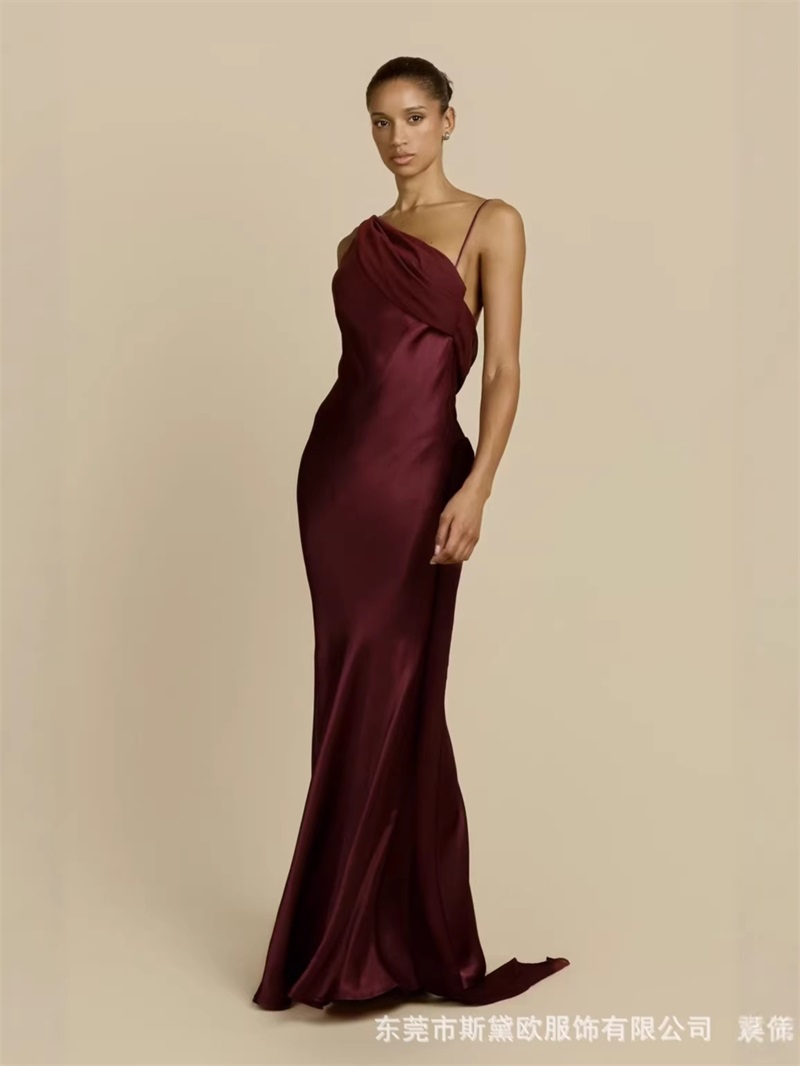 Men'S Formal Wear For Wedding Guest - Burgundowa satynowa sukienka na studniówkę, seksowna,