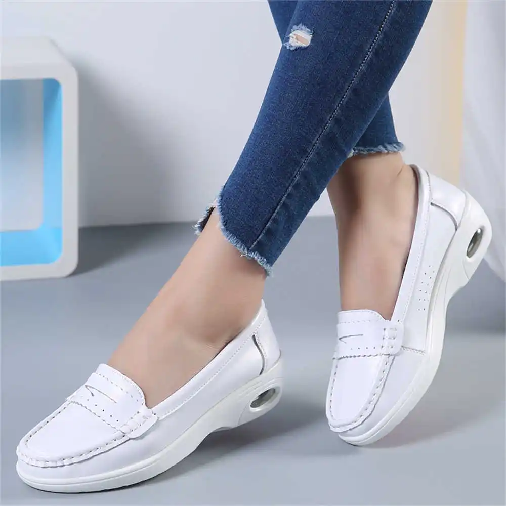 Białe buty sportowe z grubą po – Levels Of Men'S Formal Wear recenzja i cena